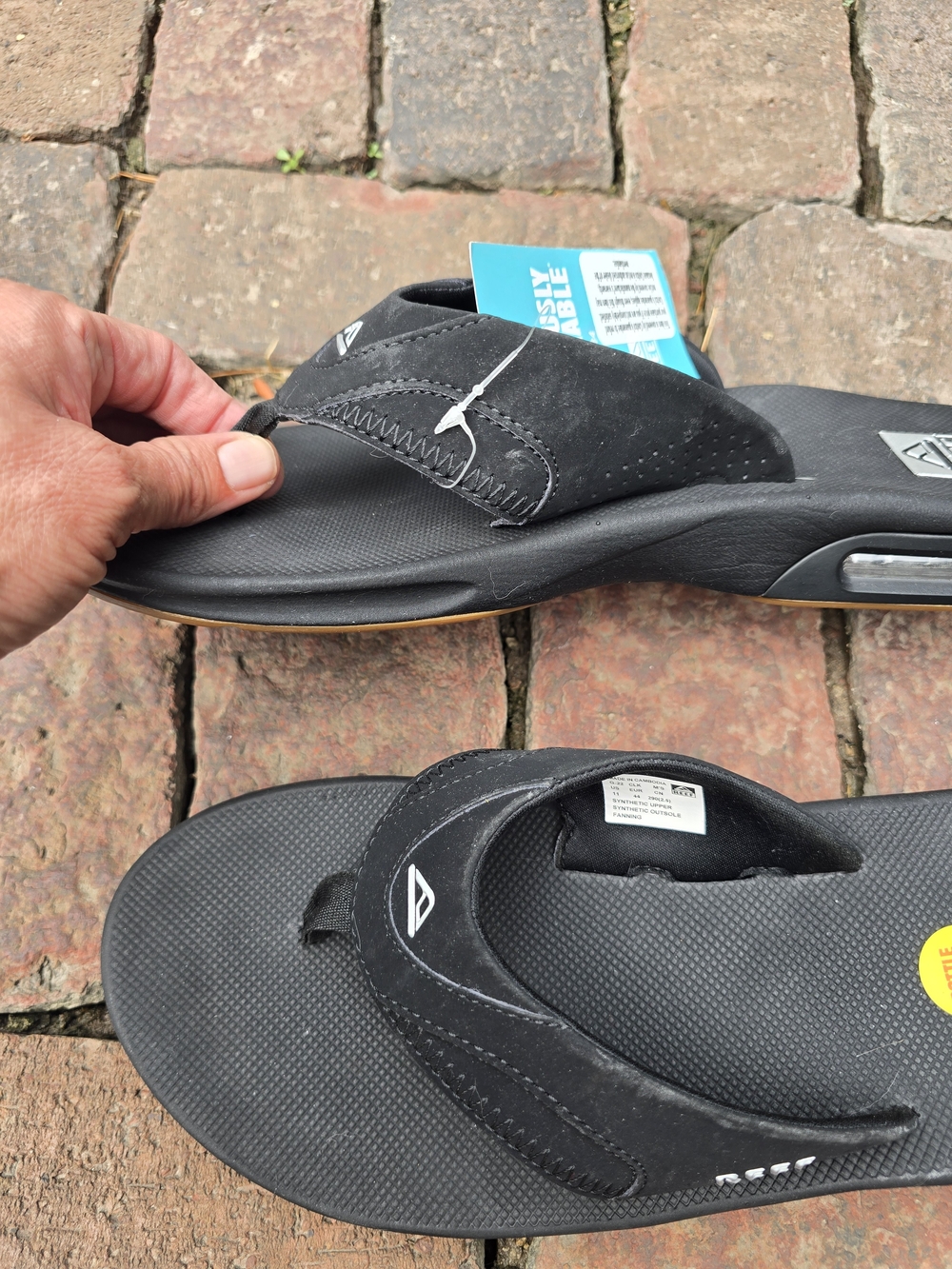 Reef Fanning Men's Water Friendly Flip Flops With Bottle Opener NWT 11 Black - Picture 7 of 11